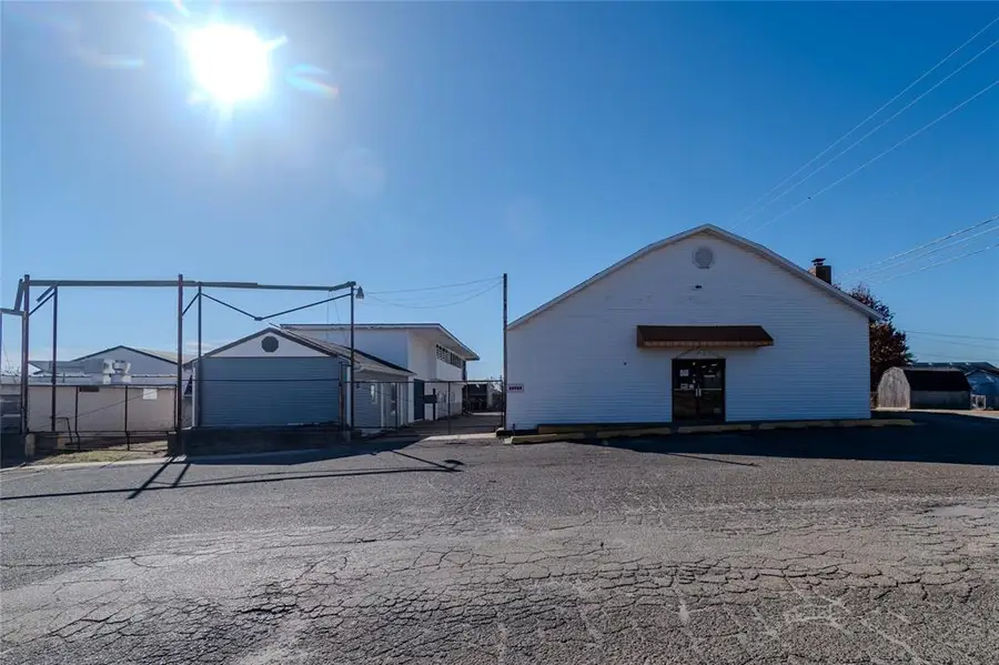 107 W 13th Street, Chandler, OK 74834 - #2