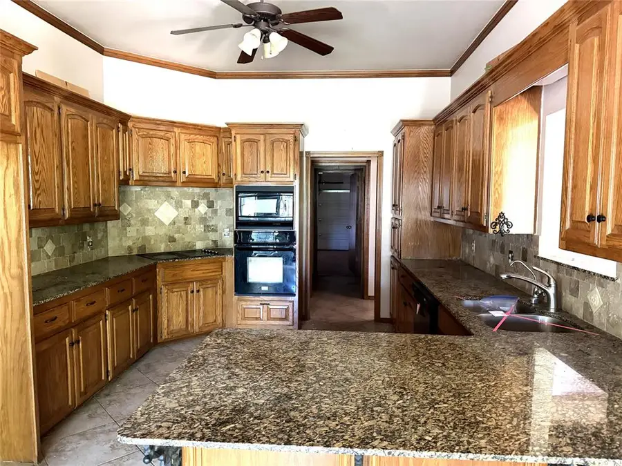 1813 Kingsgate Terrace, Yukon, OK 73099 - #2