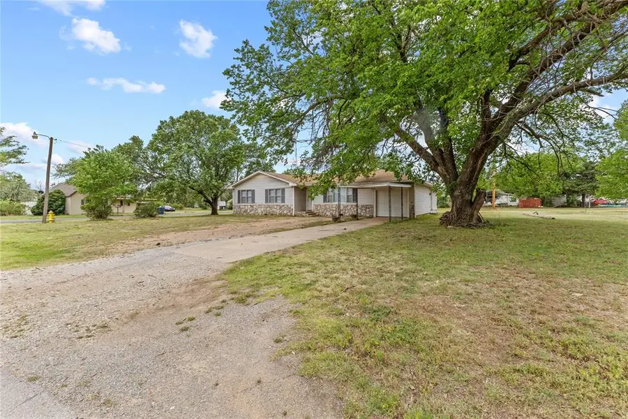 418 S 6th Street, Okeene, OK 73763 - #3