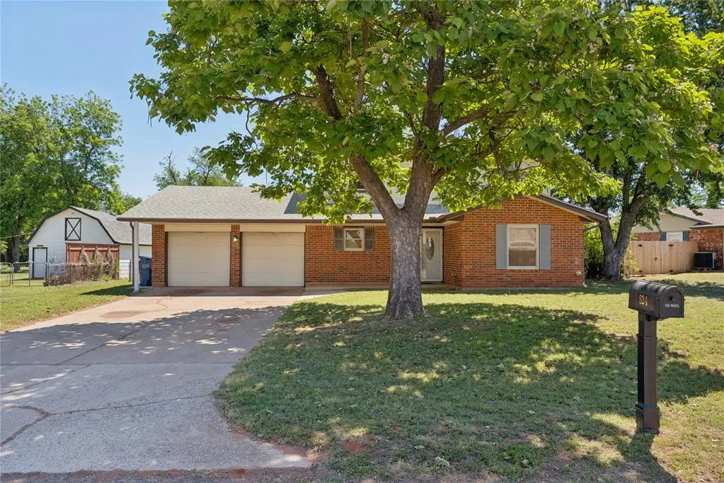 924 S Meadow Lane, Mustang, OK 73064 - #1