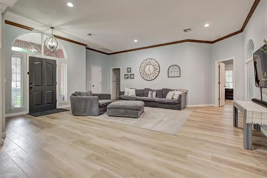 2207 Oak Leaf Circle, Enid, OK 73703 - #2