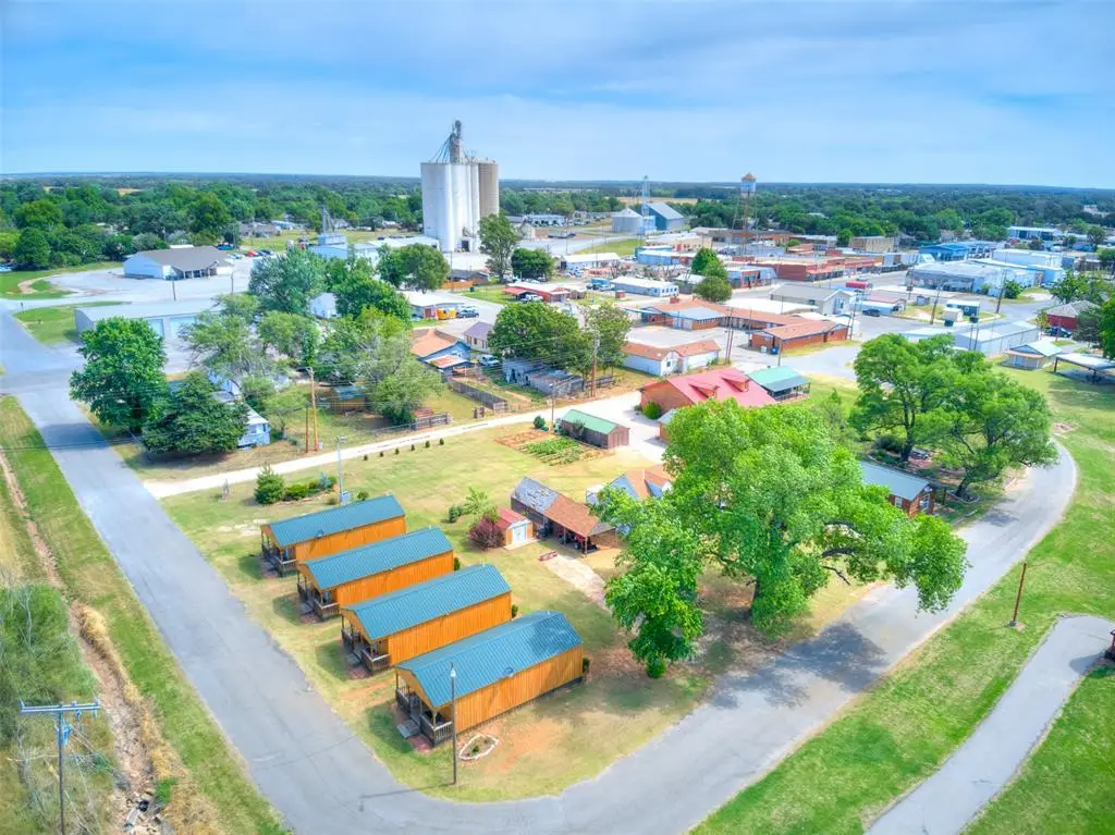 310 W Oak Street, Canton, OK 73724 - #1