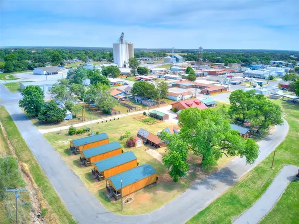 310 W Oak Street, Canton, OK 73724