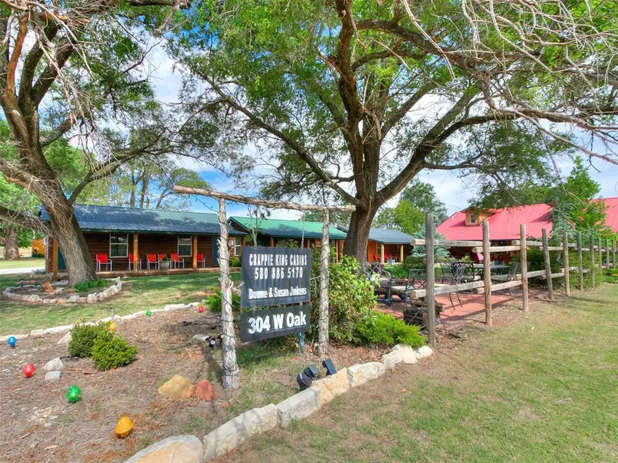310 W Oak Street, Canton, OK 73724 - #2