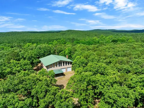 995 Hidden Oaks Trail, Broken Bow, OK 74728