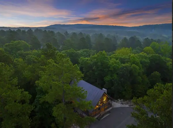 150 W Eagle Mountain Trail, Hochatown, OK 74728