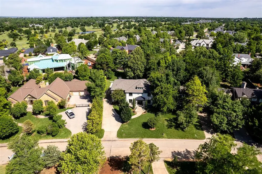 1913 Huntington Avenue, Nichols Hills, OK 73116 - #2