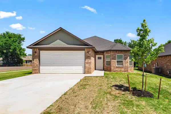 205 E Abbot Lane, Mustang, OK 73064