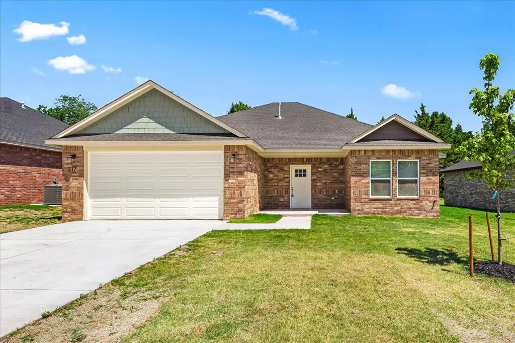 217 E Abbot Lane, Mustang, OK 73064 - #1