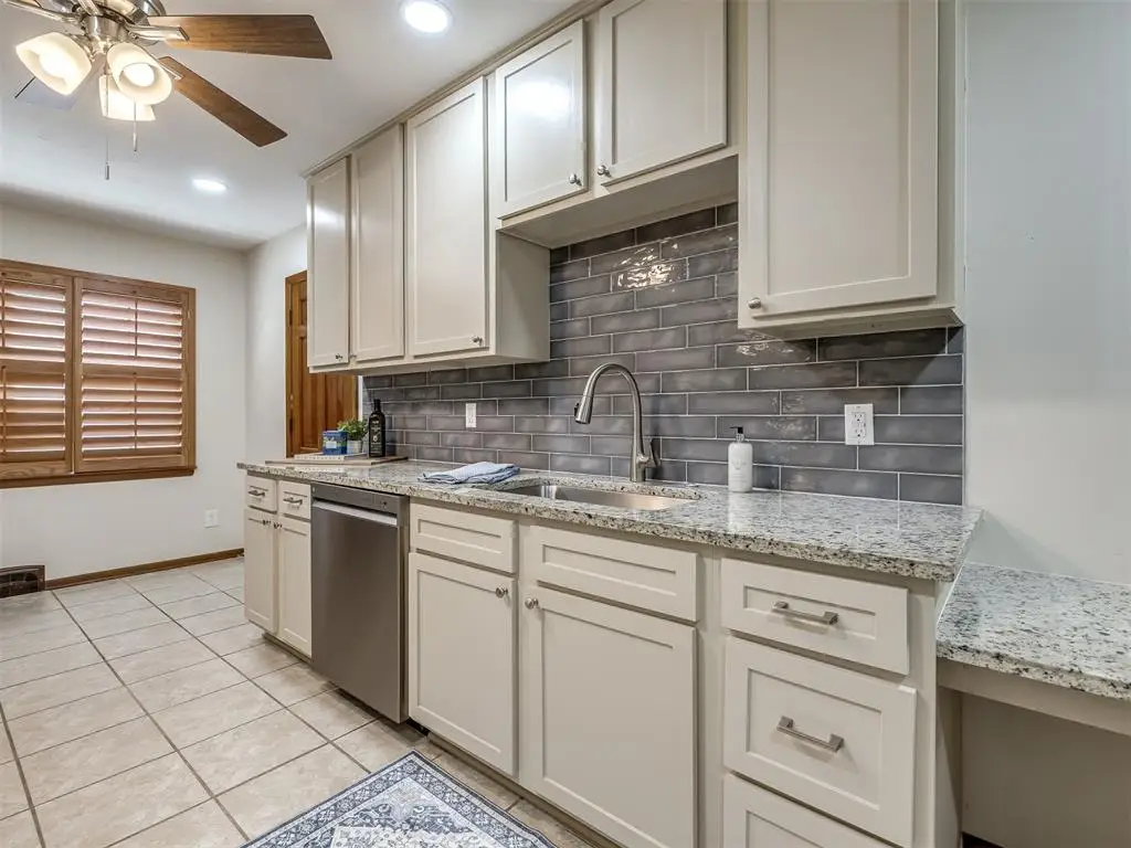 2724 Lakeside Drive, The Village, OK 73120 - #1