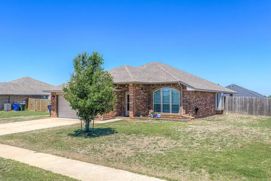 910 Brookhollow Drive, Chickasha, OK 73018 - #3