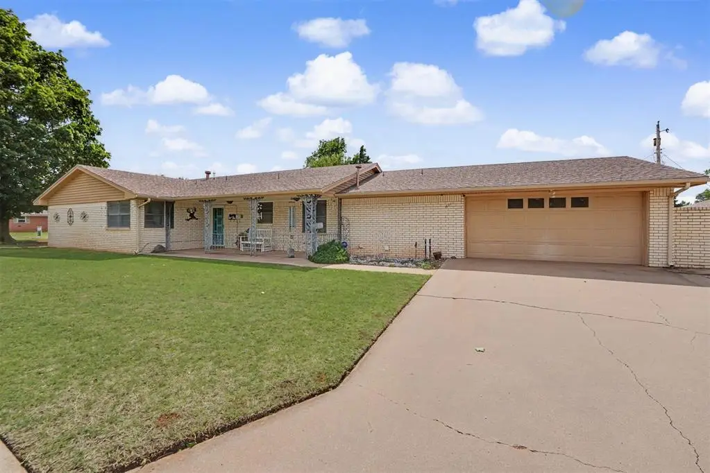 611 N Lincoln Avenue, Elk City, OK 73644 - #1