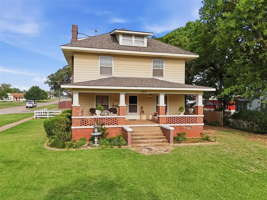 624 S 7th Street, Kingfisher, OK 73750 - #2