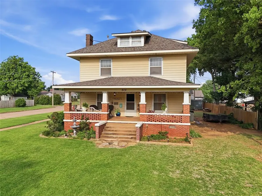624 S 7th Street, Kingfisher, OK 73750 - #3