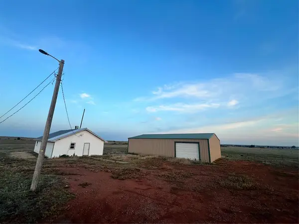 11373 N 1870 Road, Sayre, OK 73662