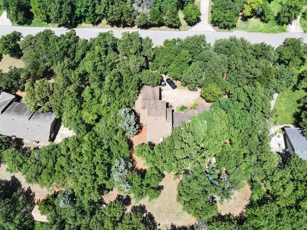 604 Dripping Springs Drive, Edmond, OK 73034
