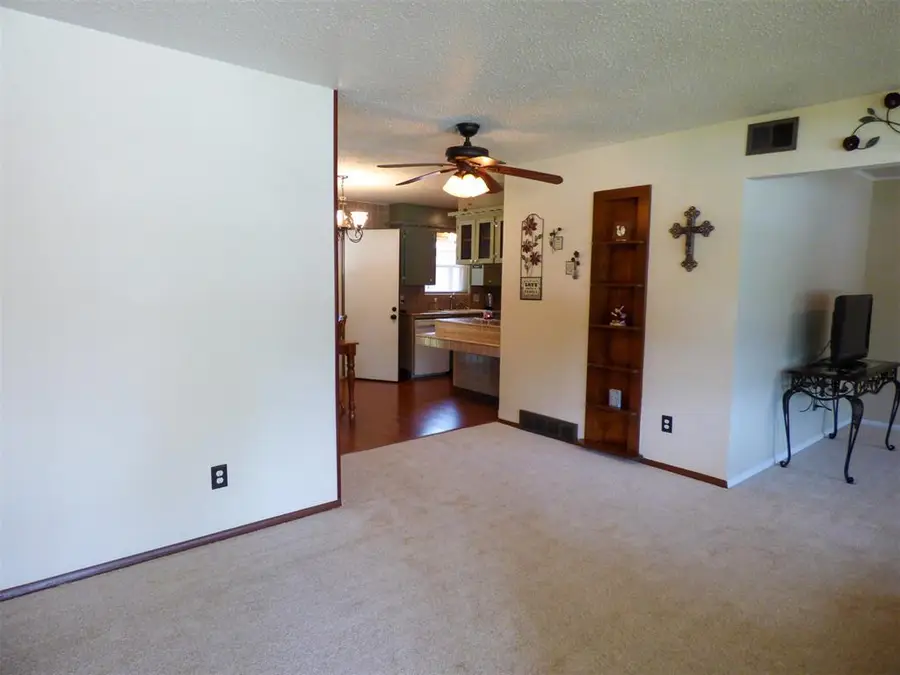 106 Kelly Drive, Moore, OK 73160 - #3