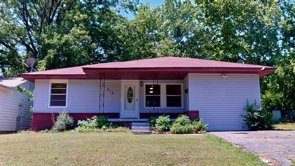 210 N Roosevelt Avenue, Shawnee, OK 74801 - #1