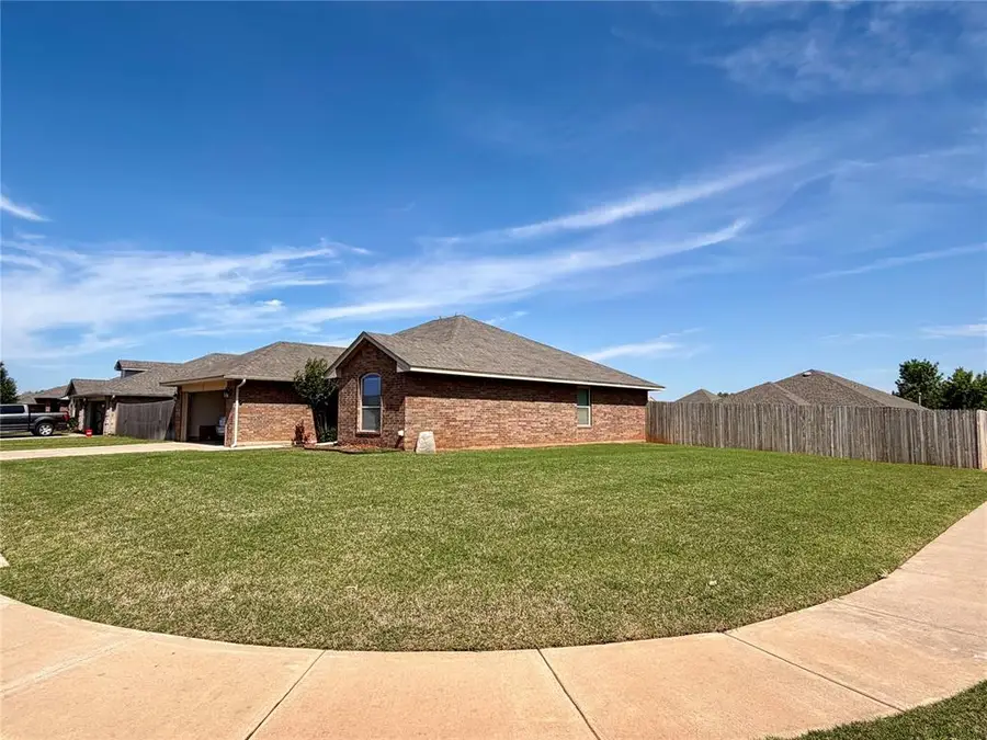 902 Brookhollow Drive, Chickasha, OK 73018 - #3