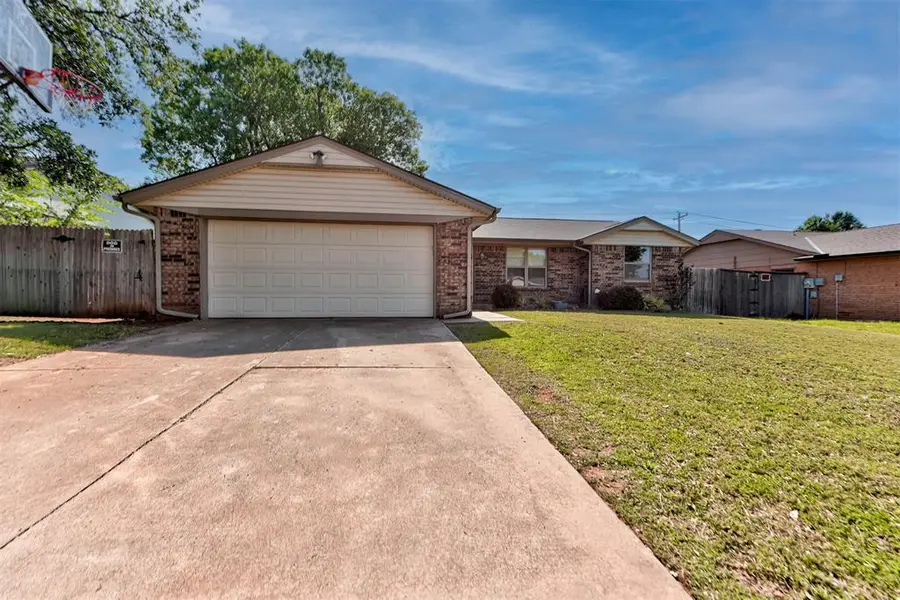 1008 S Morgan Drive, Moore, OK 73160 - #2