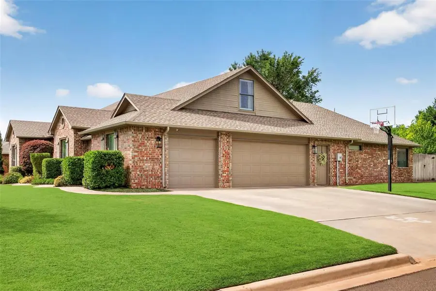 207 Clayton, Elk City, OK 73644 - #2