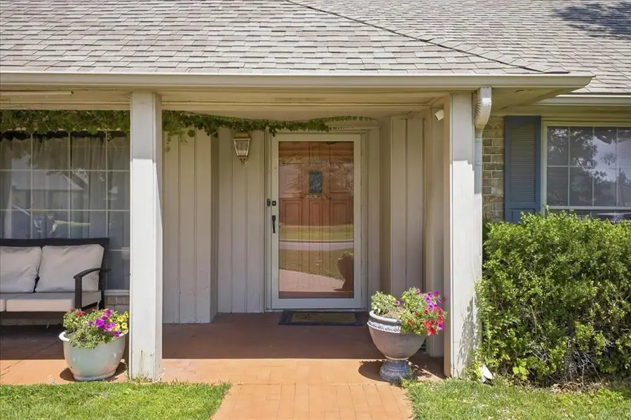 2901 Chapel Hill Road, Oklahoma City, OK 73120 - #2