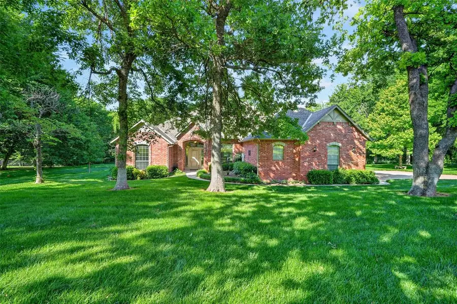 7400 Oakwood Creek Road, Edmond, OK 73034 - #2