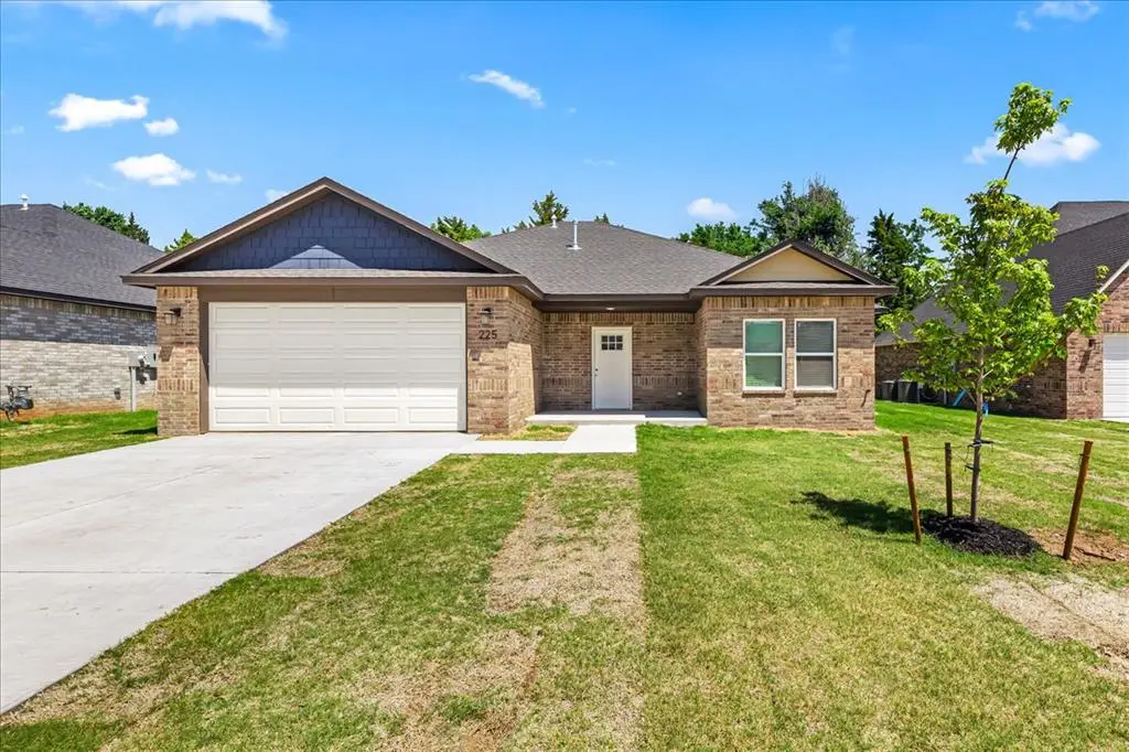 225 E Abbot Lane, Mustang, OK 73064 - #1