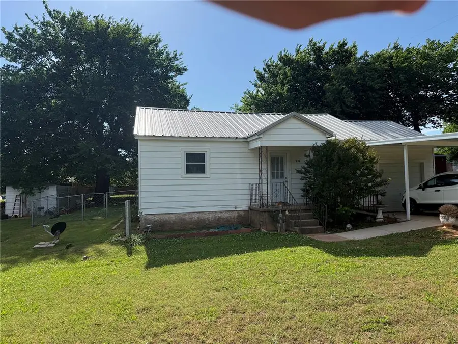 223 N Oak Avenue, Chandler, OK 74834 - #3