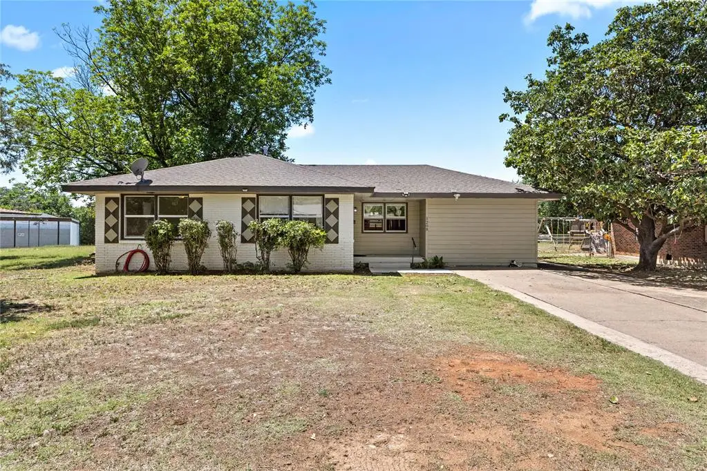 1208 N Grant Street, Cordell, OK 73632 - #1