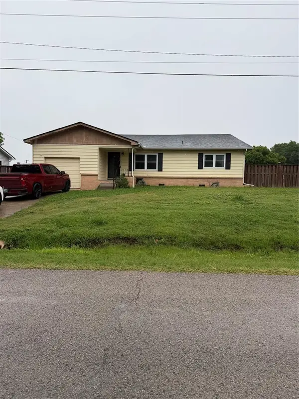 724 E 17th Street, Prague, OK 74864