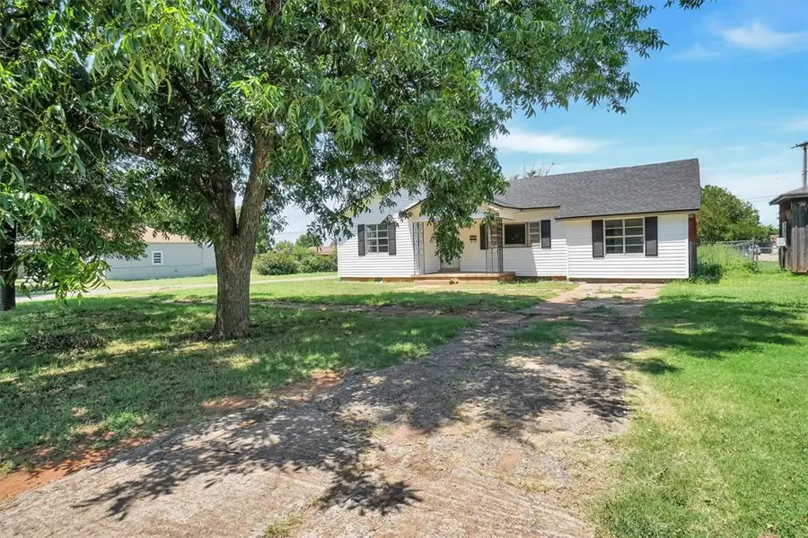 1301 N Crain Street, Altus, OK 73521 - #2