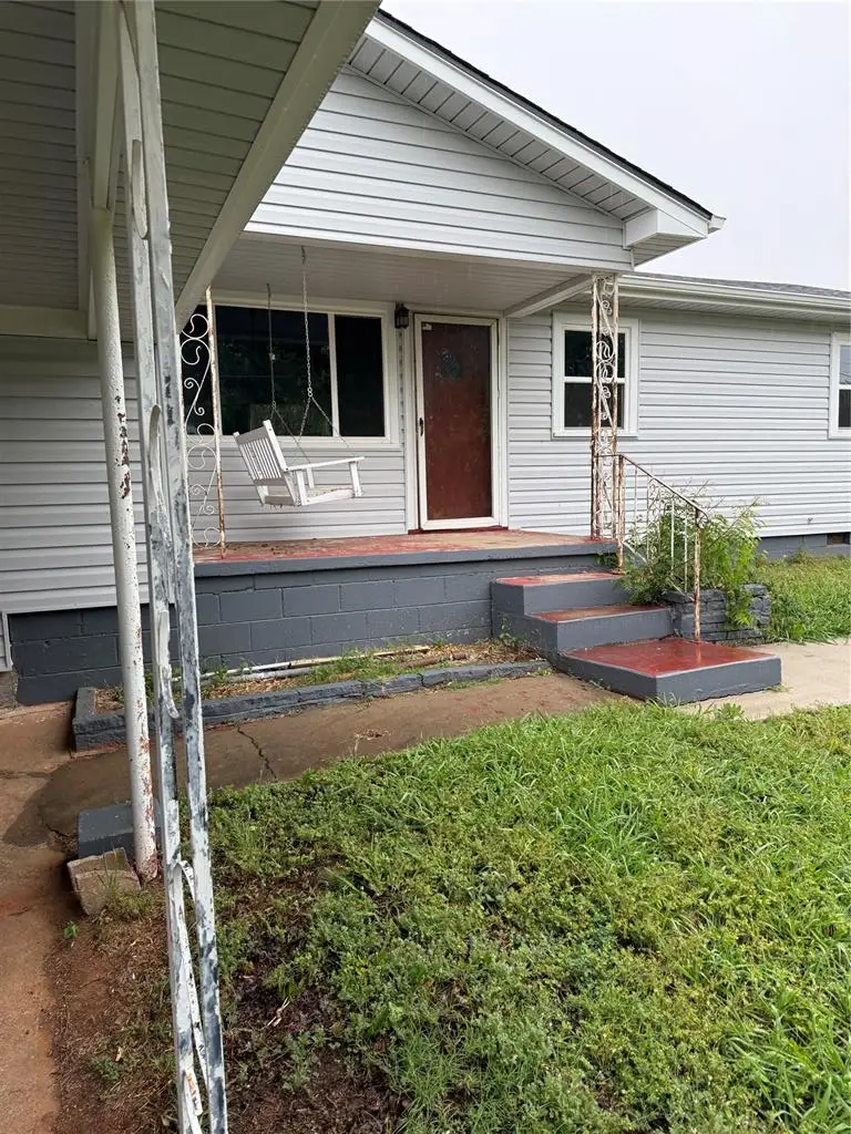 800 E 17th St Street, Prague, OK 74864 - #3