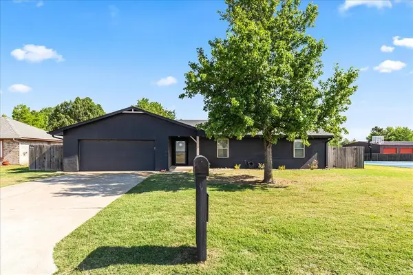1718 W Elm Street, El Reno, OK 73036