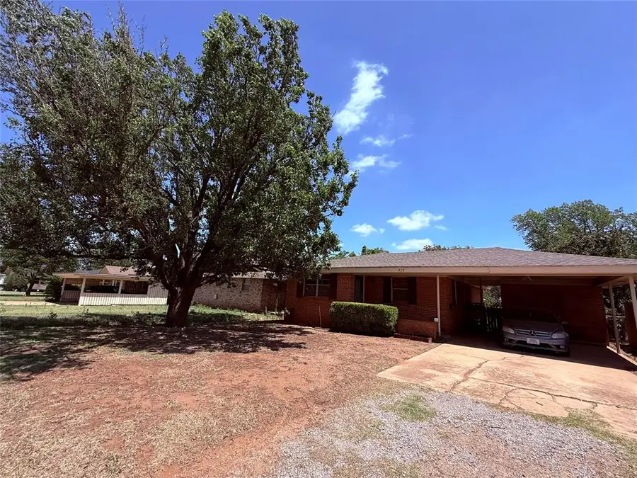 217 S 17th Street, Clinton, OK 73601 - #2