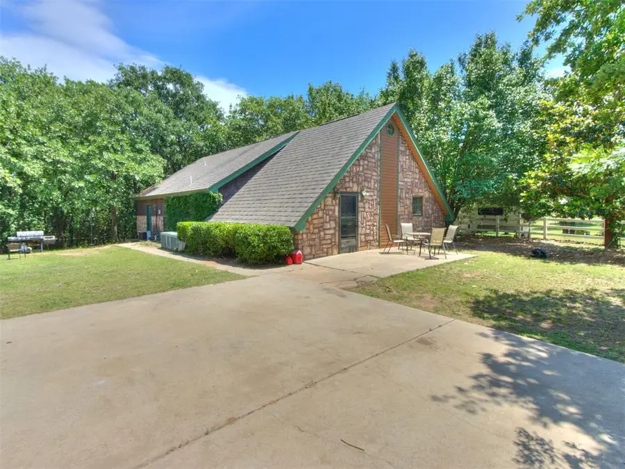 1075 Wildfire Drive, Norman, OK 73026 - #2