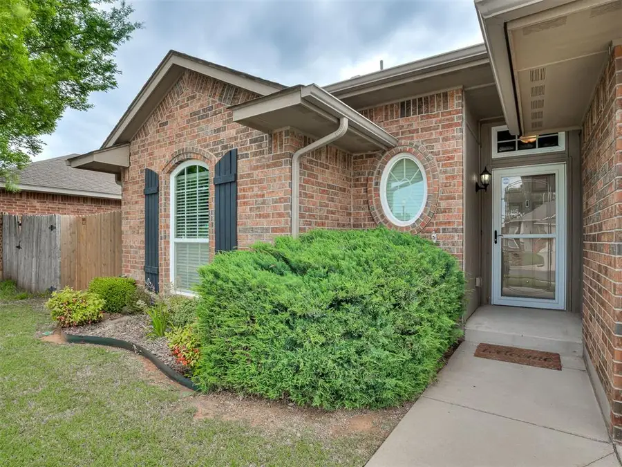 1004 Desert Trail, Yukon, OK 73099 - #2