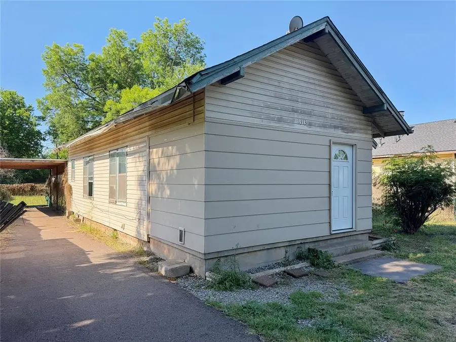 1313 W Texas Avenue, Chickasha, OK 73018 - #2