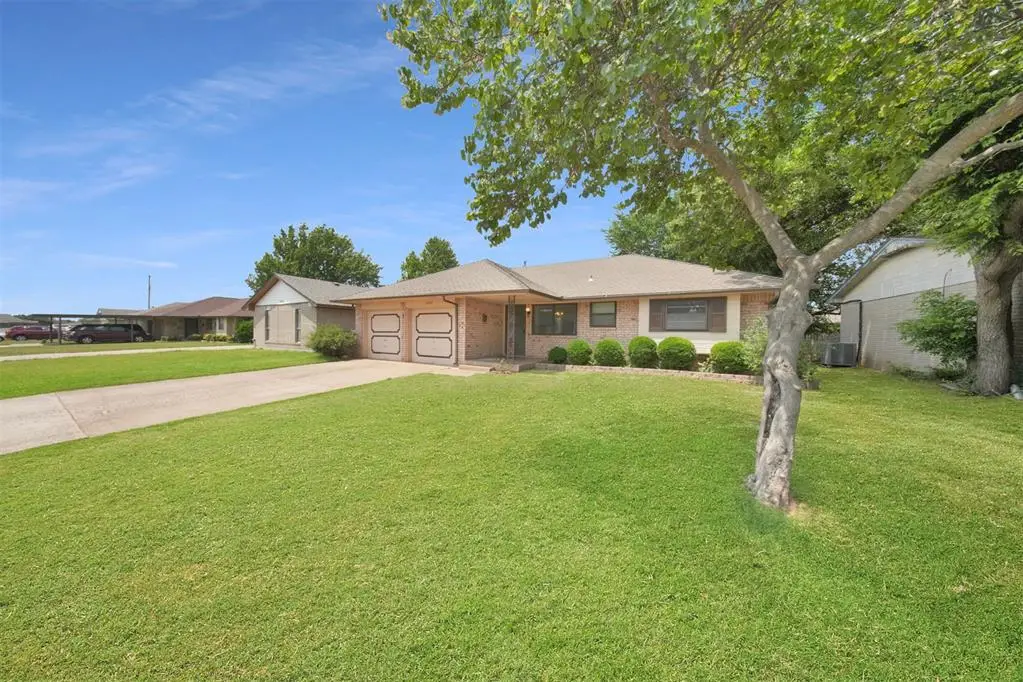 1045 NW 2nd Street, Moore, OK 73160 - #1