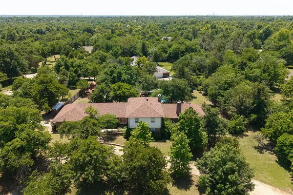 2400 Old Farm Road, Edmond, OK 73013
