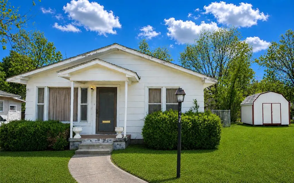 204 NE 10th Avenue, Ardmore, OK 73401 - #1