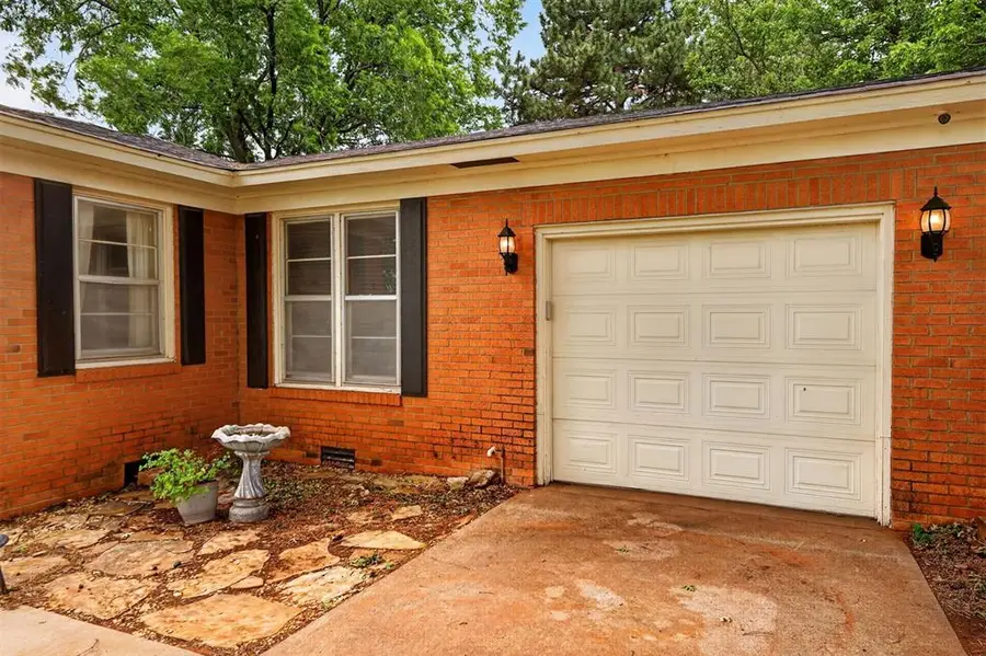 1014 W E Avenue, Elk City, OK 73644 - #3