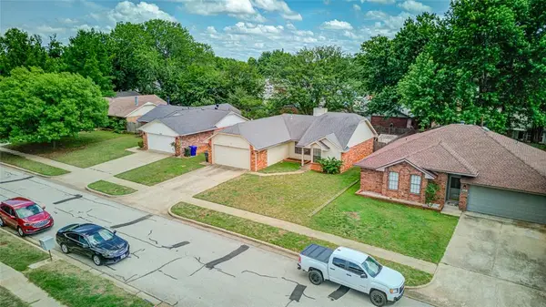 816 N Coopers Hawk Drive, Norman, OK 73072