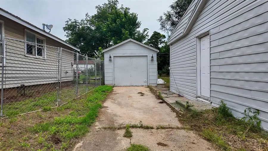 313 W Texas Avenue, Anadarko, OK 73005 - #2