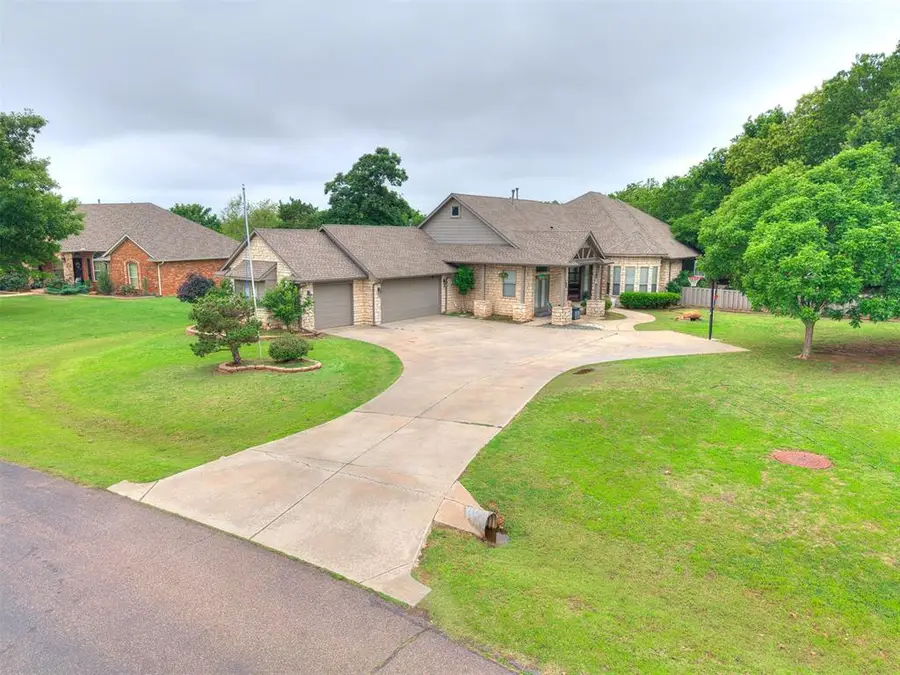 4205 Hidden Lake Circle, Moore, OK 73160 - #2