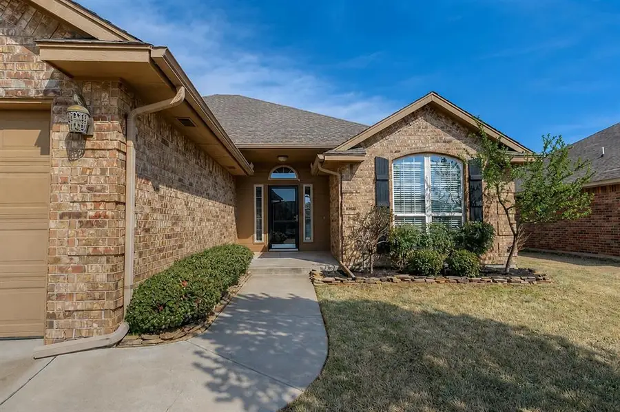 9012 Crooked Creek Lane, Moore, OK 73160 - #2
