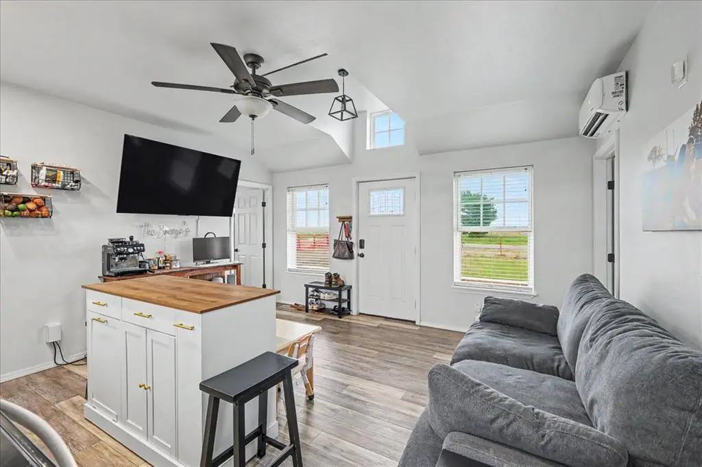 8955 N Highway 74 Street, Crescent, OK 73028 - #1
