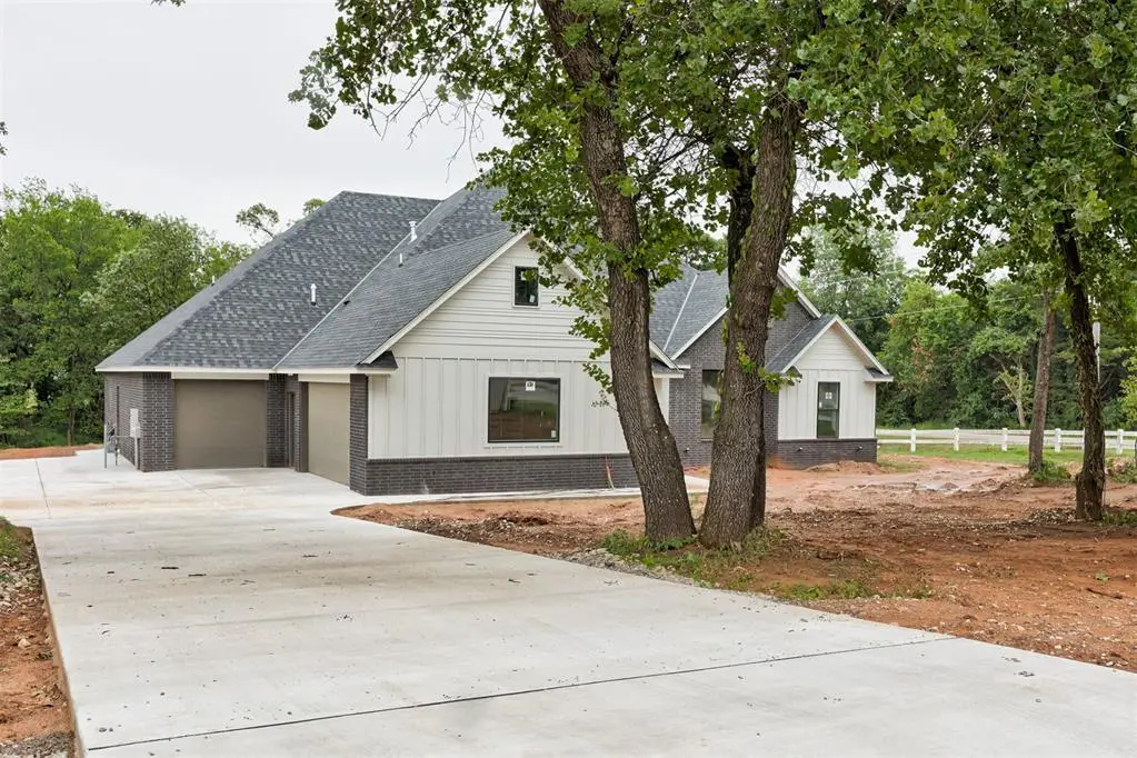 30 N Oaks Road, Harrah, OK 73045 - #1