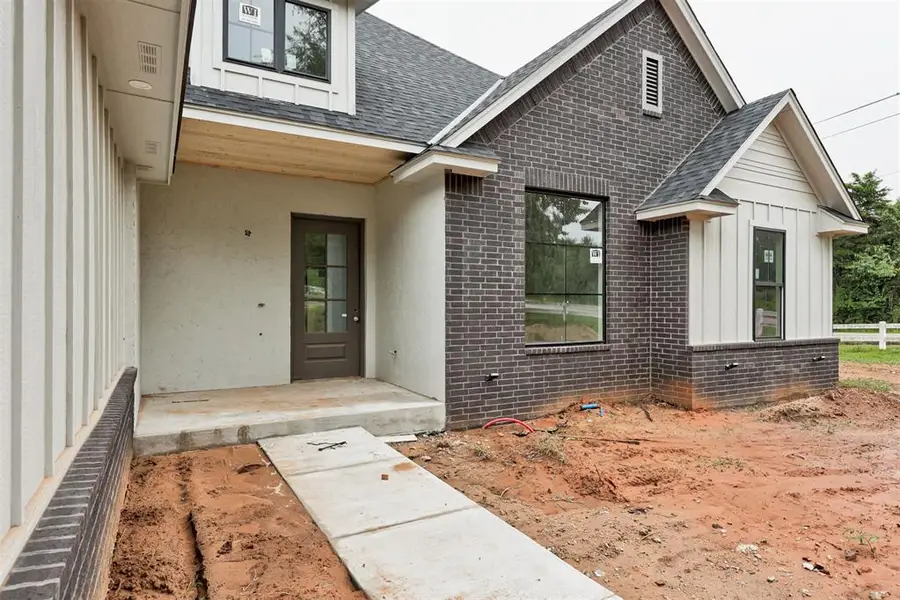 30 N Oaks Road, Harrah, OK 73045 - #3