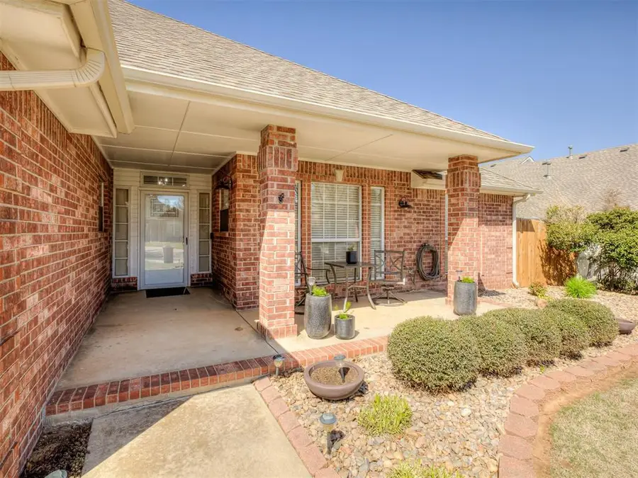 204 Castle Rock Road, Yukon, OK 73099 - #3